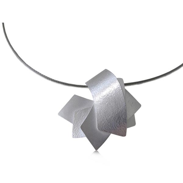 voorspelling natuurkundige Inspireren Zilveren hanger aan zilveren kabel - Eb & vloed - Design sieraden van  Jantine Kroeze